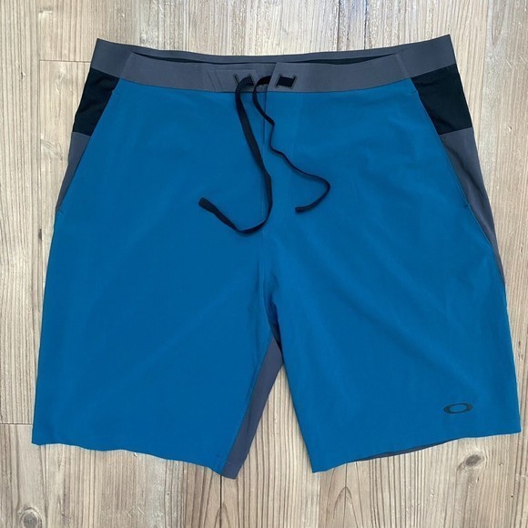 Oakley - Men's Board Shorts Blue - Size Large - Back Spell Out‎ Logo